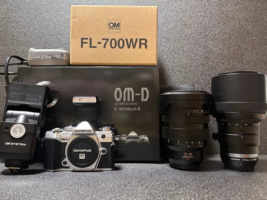 デジタルカメラ E-M5 III / 10-25 F1.7 / 40-150PRO / FL E-M5 III / 10-25 F1.7 / 40-150PRO / FL